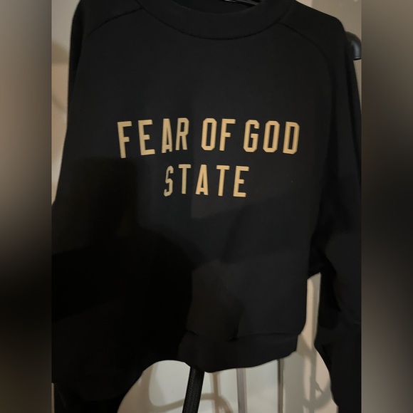Fear of God Essential’s Crop Fleece sweatshirt (Women) size Large - Picture 3 of 4